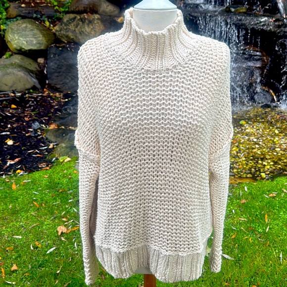 FREE PEOPLE CREAM CHUNKY KNIT COWL NECK SWEATER -S -🤩 - Picture 2 of 9